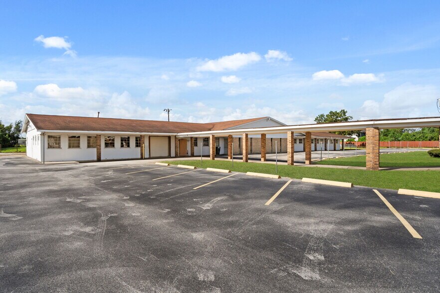More Photos Of 513 W Rittenhouse Rd, Houston Religious Facility For Sale
