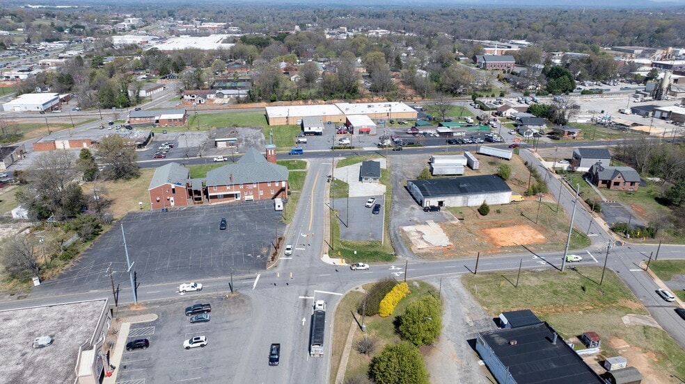 More Photos Of 121 13th St SW, Hickory Office For Sale