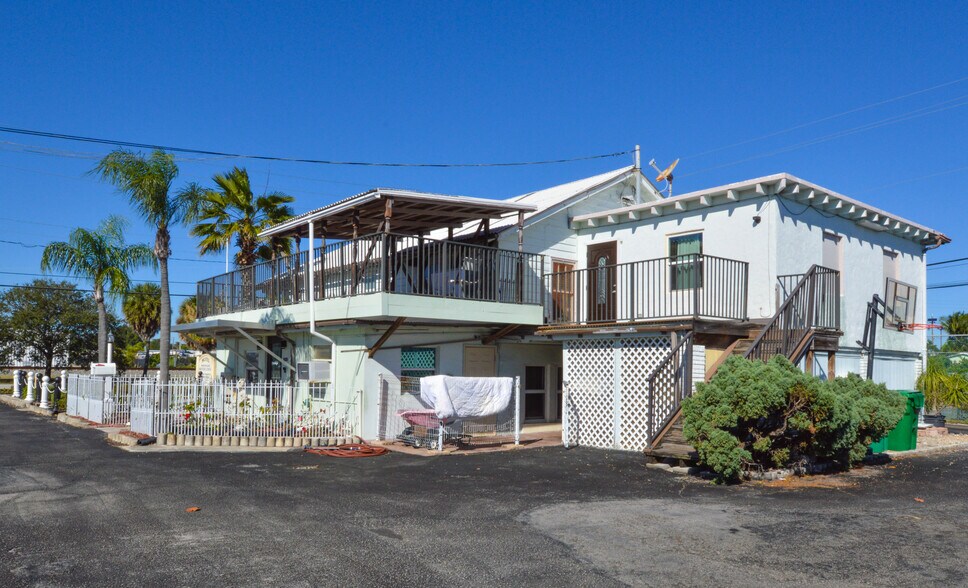 More Photos Of 704 N Dixie Hwy, Lantana Hotel For Sale