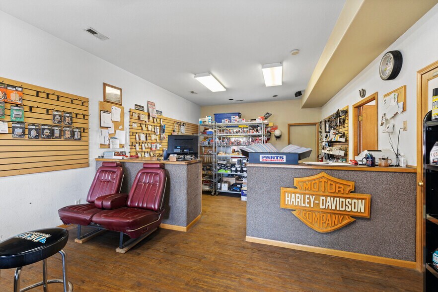 More Photos Of 1405 Madison Ave, Loveland Showroom For Sale