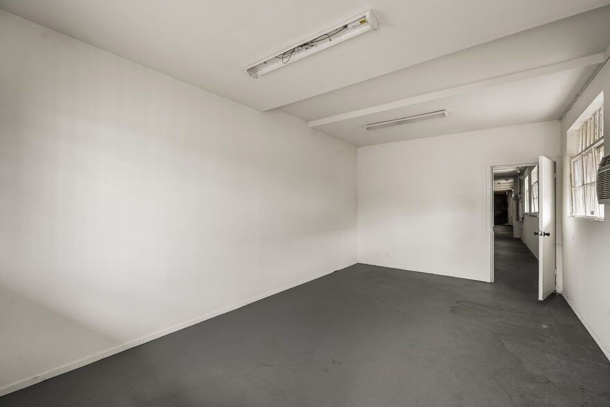 More Photos Of 4863 Telegraph Rd, Los Angeles Manufacturing For Sale