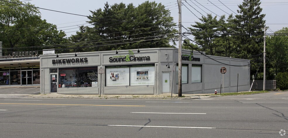 More Photos Of 7 Northern Blvd, Greenvale Storefront For Lease