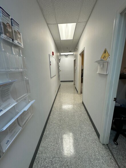 More Photos Of 842 Sunset Lake Blvd, Venice Medical For Lease