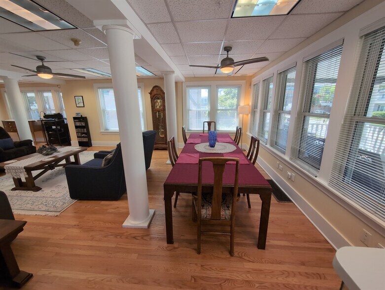 More Photos Of 417 N Hough St, Barrington Medical For Sale