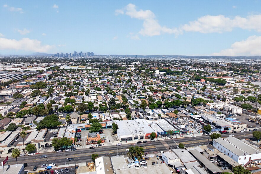 More Photos Of 1167-1201 E Florence Ave, Los Angeles Warehouse For Lease