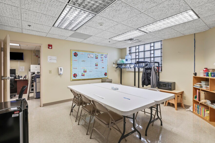 More Photos Of 1631 Main St, Niagara Falls Industrial For Sale