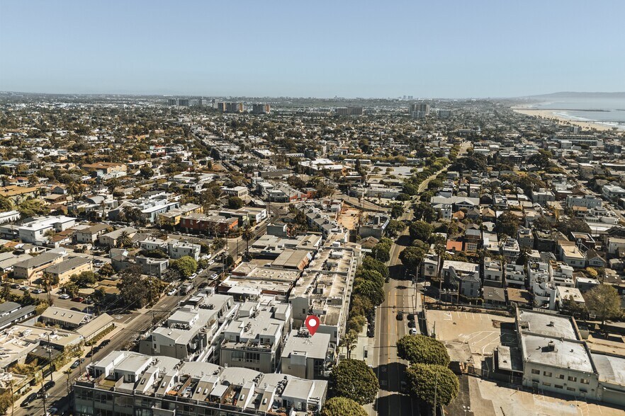 More Photos Of 610 Main St, Venice Office For Sale