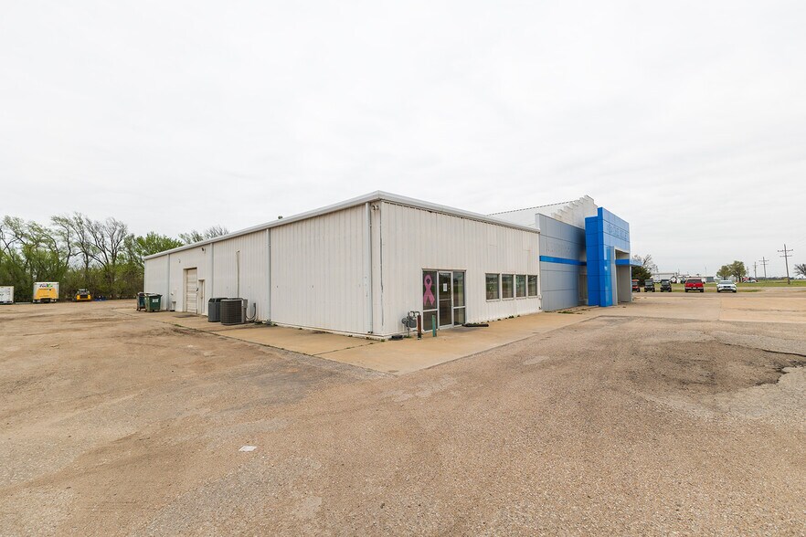 More Photos Of 890 N State Road 14, Harper Auto Dealership For Sale
