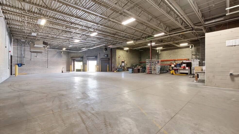 More Photos Of 22 N 1st St, Newark Light Distribution For Lease