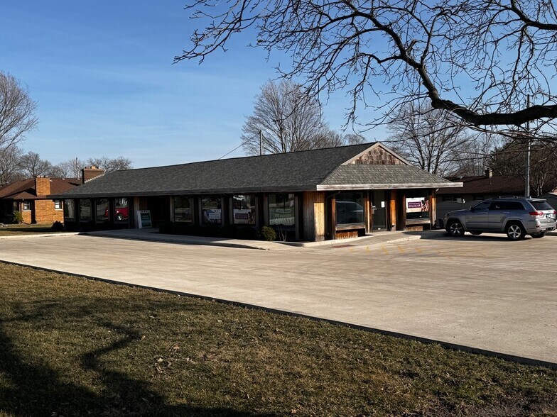 More Photos Of 906 Shooting Park Rd, Peru Freestanding For Sale