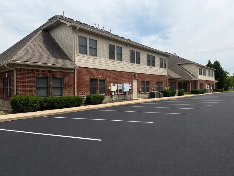 More Photos Of 9955 Crosspoint Blvd, Fishers Office For Sale