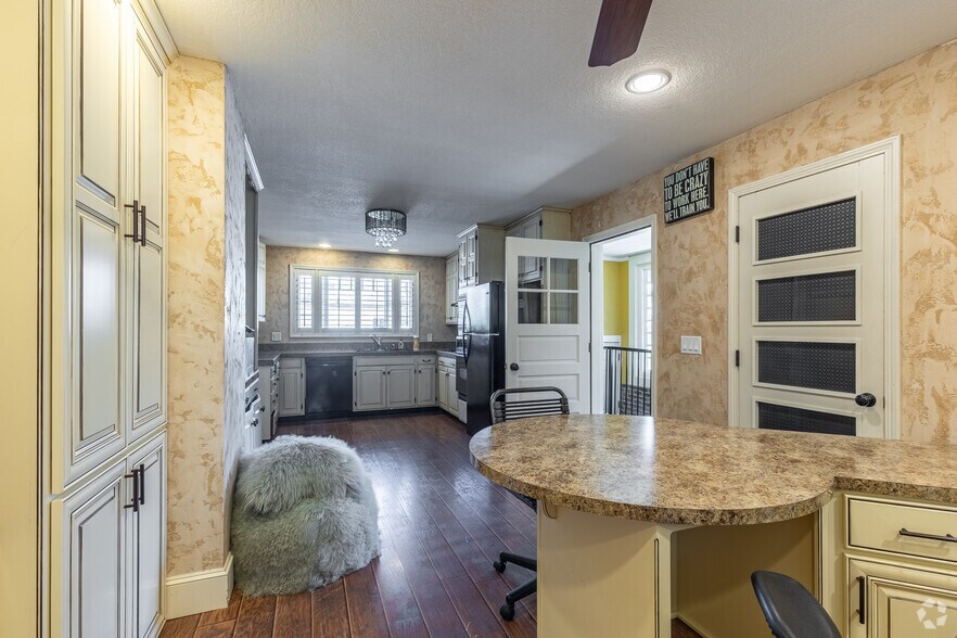 More Photos Of 16408 SE Mill Plain Blvd, Vancouver Office For Sale