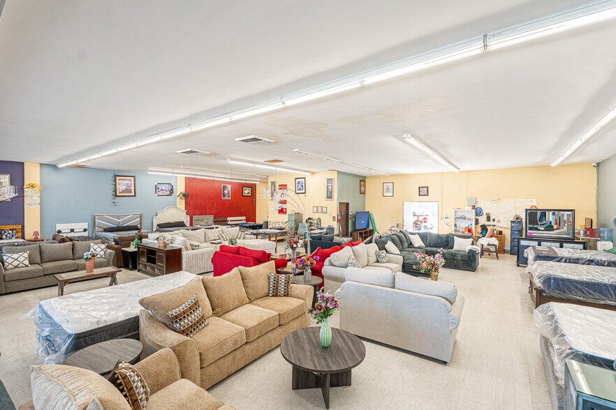 More Photos Of 280 N San Jacinto St, Hemet Freestanding For Sale