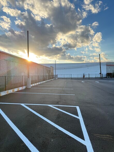 More Photos Of 10 Nassau Terminal Rd, New Hyde Park Land For Lease