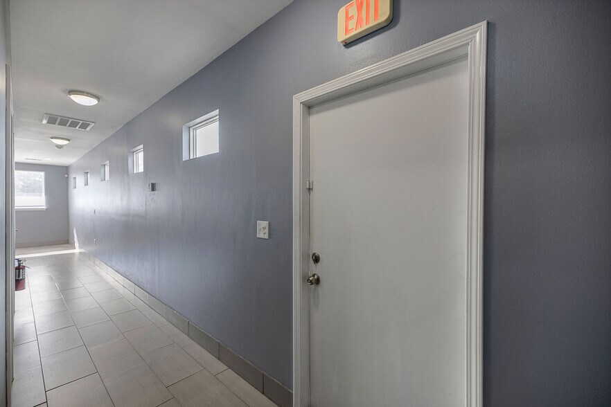 More Photos Of 276 E Pine St, Ponchatoula Office For Sale