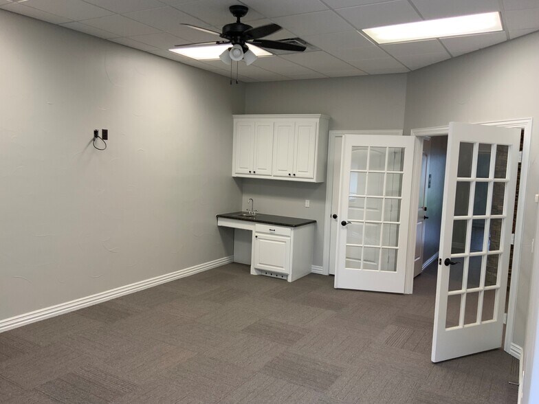 More Photos Of 350 Rufe Snow Dr, Keller Medical For Lease