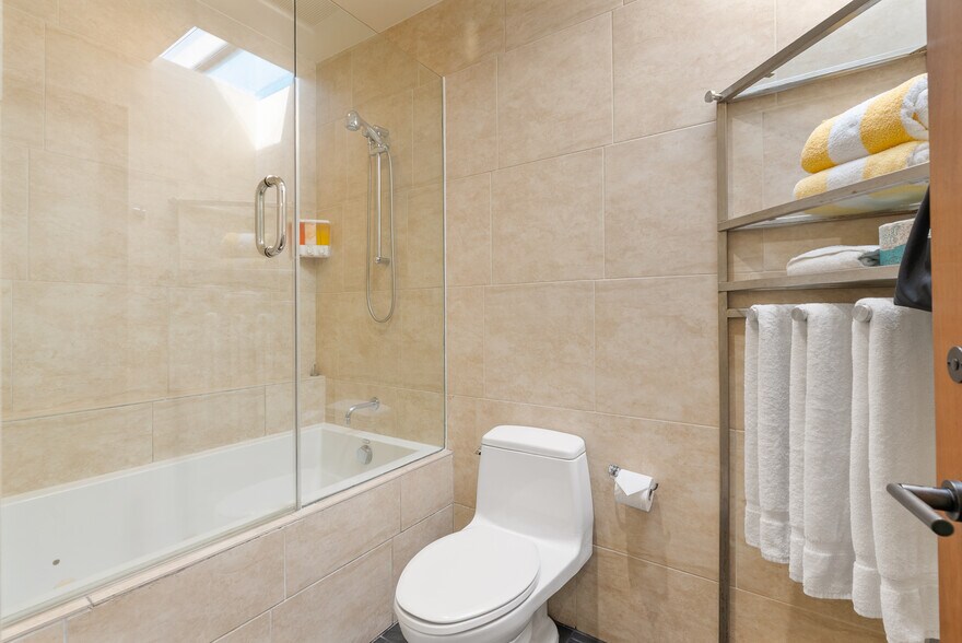 More Photos Of 690-696 South Coast Highway, Laguna Beach Hotel For Sale