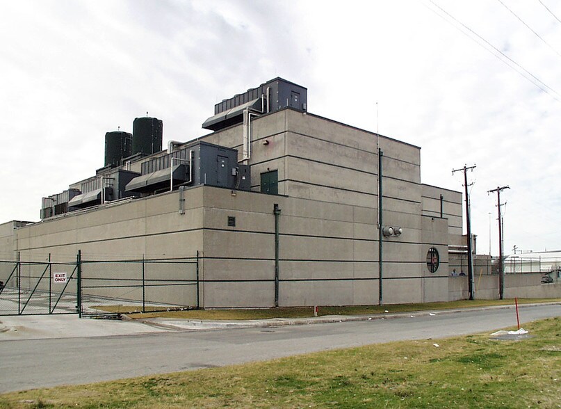 More Photos Of 1400 E Presidio St, Fort Worth Flex For Sale