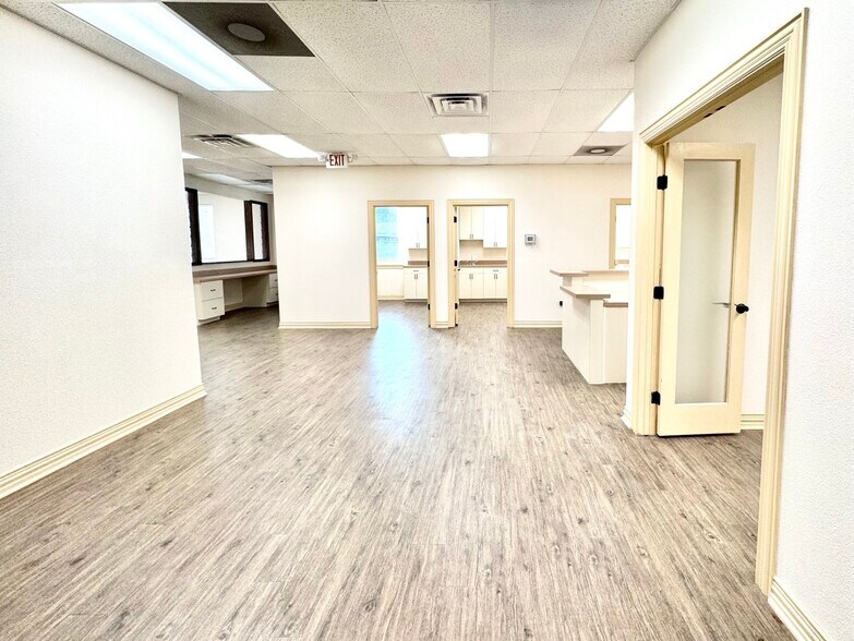More Photos Of 101 S US Highway 75, Denison Medical For Lease