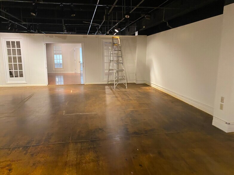More Photos Of 156 S Main St, High Point General Retail For Sale