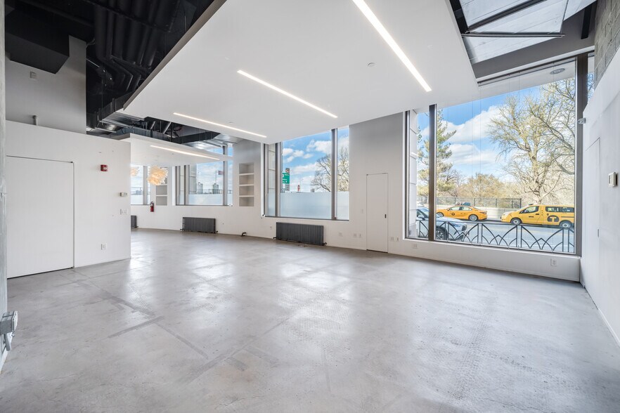 More Photos Of 240 Riverside Blvd, New York Apartments For Sale