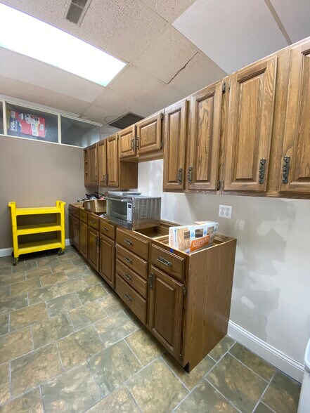 More Photos Of 943 N Boonville Ave, Springfield Office For Sale