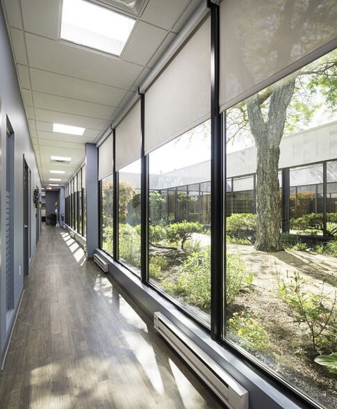 More Photos Of 135-175 Froehlich Farm Blvd, Woodbury Unknown For Lease