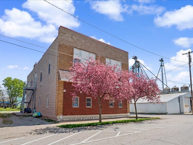 More Photos Of 230 S Dubuque St, Solon Apartments For Sale