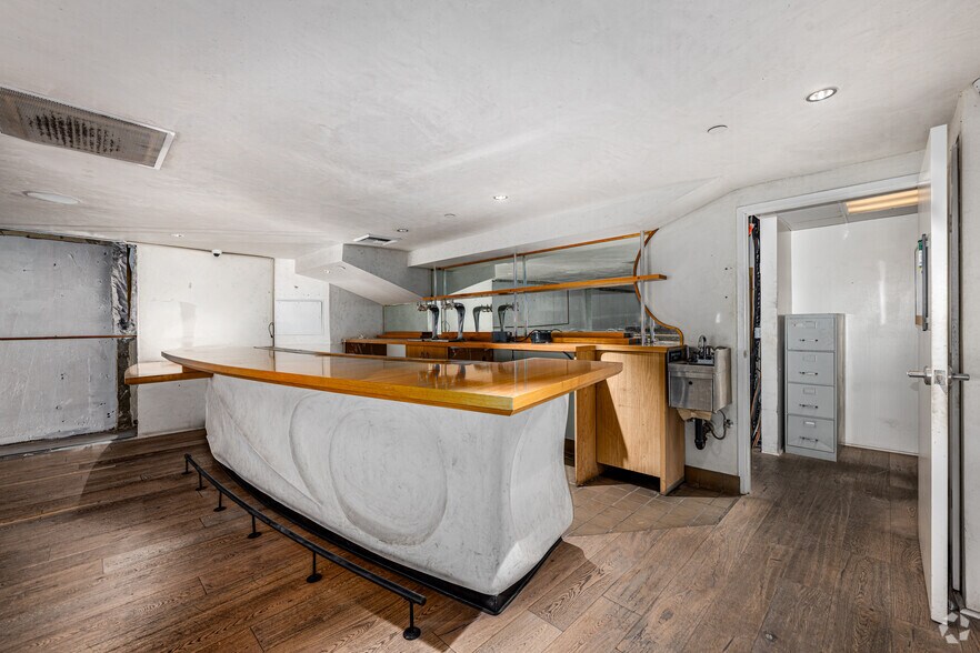 More Photos Of 701 W 7th St, Los Angeles Apartments For Lease
