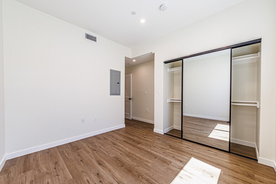 More Photos Of 1857 Crenshaw Blvd, Los Angeles Apartments For Sale