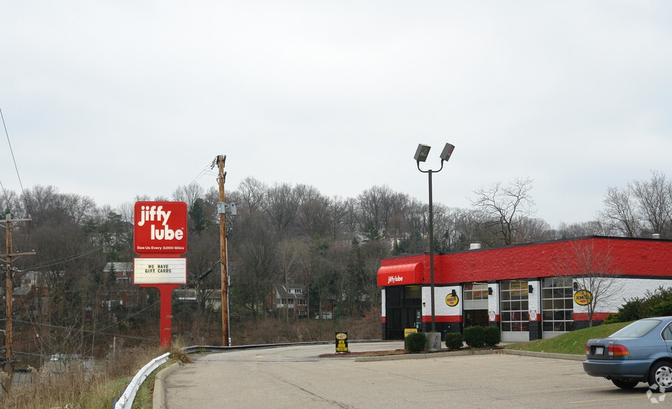 More Photos Of 1900-2010 Greentree Rd, Pittsburgh Unknown For Lease