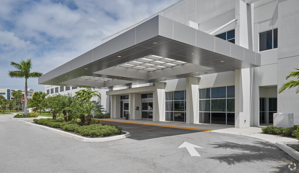 More Photos Of 2122 W Cypress Creek Rd, Fort Lauderdale Office For Sale