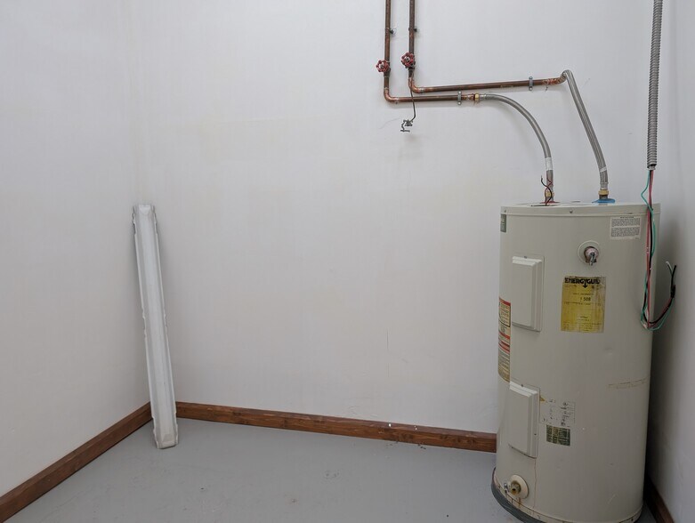 More Photos Of 306 Nordic dr, Petersburg Freestanding For Sale