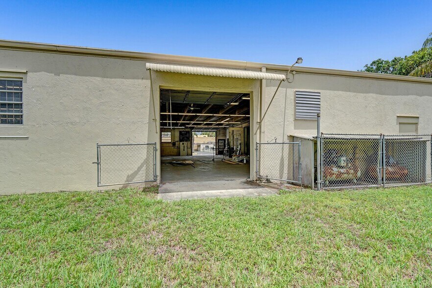 More Photos Of 5870 Stirling Rd, Hollywood Auto Repair For Lease