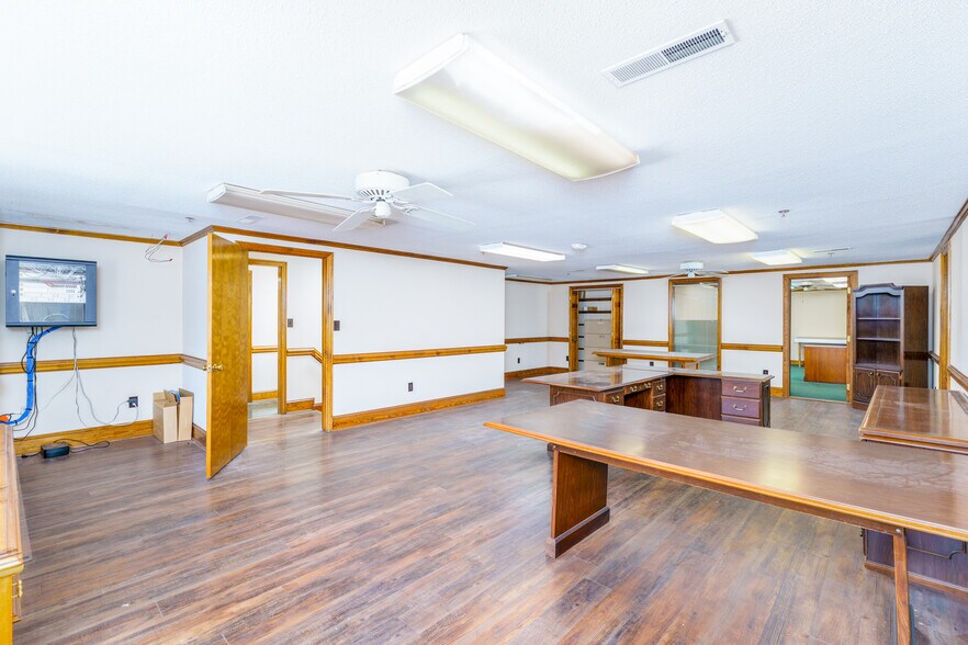 Primary Photo Of 1734 University Commercial Pl, Charlotte Warehouse For Lease