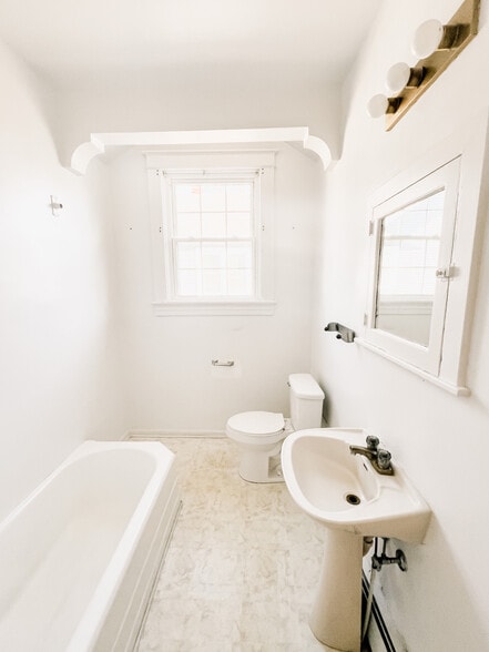 More Photos Of 2414 Memorial Ave, Lynchburg Office For Lease