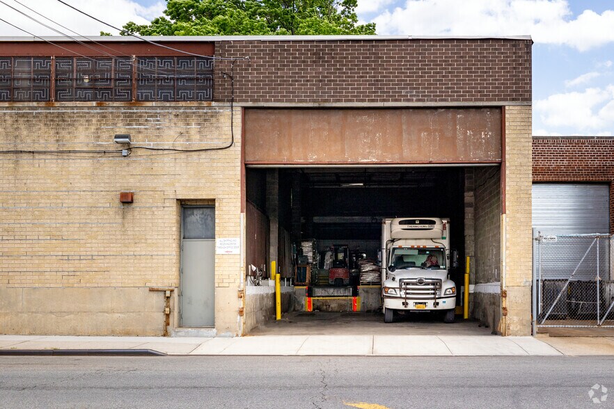 Primary Photo Of 6126 Maurice Ave, Maspeth Warehouse For Lease