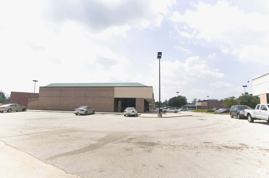 More Photos Of 502-880 Kingwood Dr, Humble Unknown For Lease