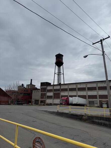 More Photos Of 2 Potomac St, Rochester Warehouse For Lease