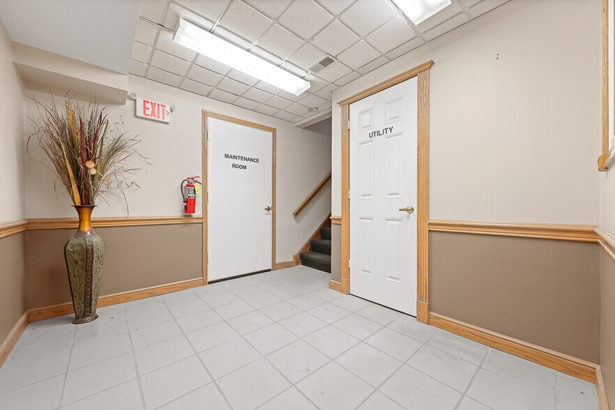 More Photos Of 8050 Corporate Cir, North Royalton Office For Lease