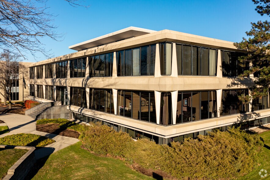 More Photos Of 36700 Woodward Ave, Bloomfield Hills Office For Lease