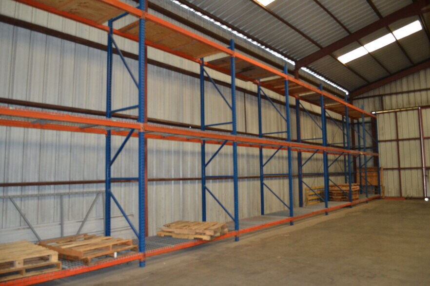 More Photos Of 205 W Ryan St, Laredo Light Distribution For Sale