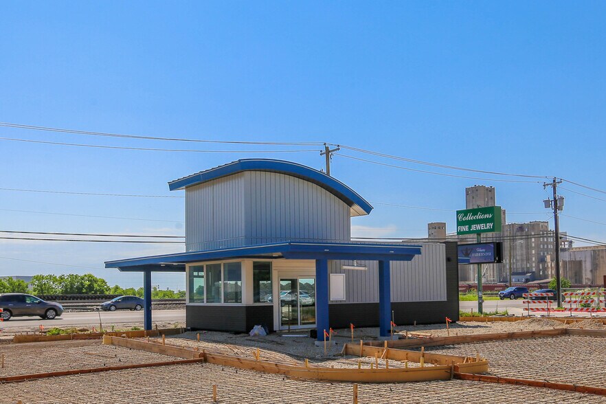 More Photos Of 604 S Saginaw Blvd, Saginaw Freestanding For Sale