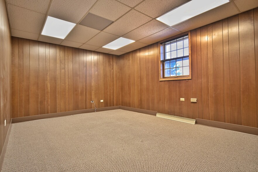 More Photos Of 425 S Adams St, Green Bay Office For Lease