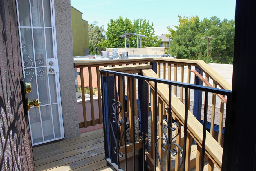 More Photos Of 5263 Claremont Ave, Oakland Loft Creative Space For Sale