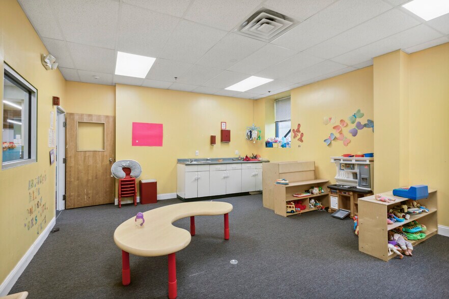 More Photos Of 1710 W Passyunk Ave, Philadelphia Flex For Lease