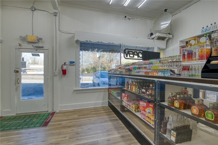 More Photos Of 507-509 W Main St, Williamston Freestanding For Sale