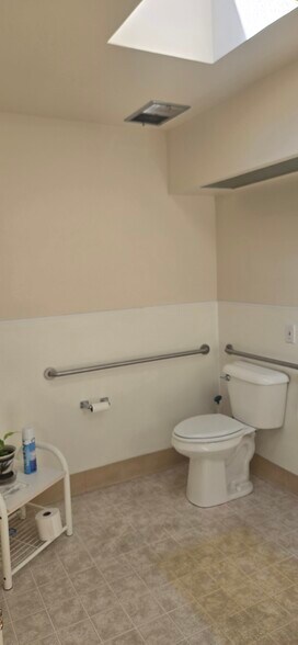 More Photos Of 1304 Oak Ave, Saint Helena Office For Lease