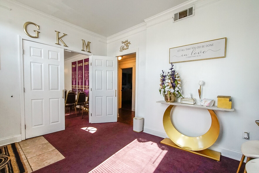 More Photos Of 2362 W Broad St, Athens Freestanding For Sale