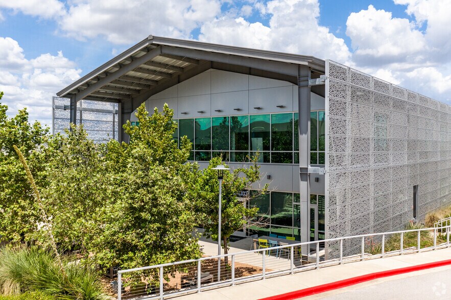 More Photos Of 14400 The Lakes Blvd, Pflugerville Office For Lease